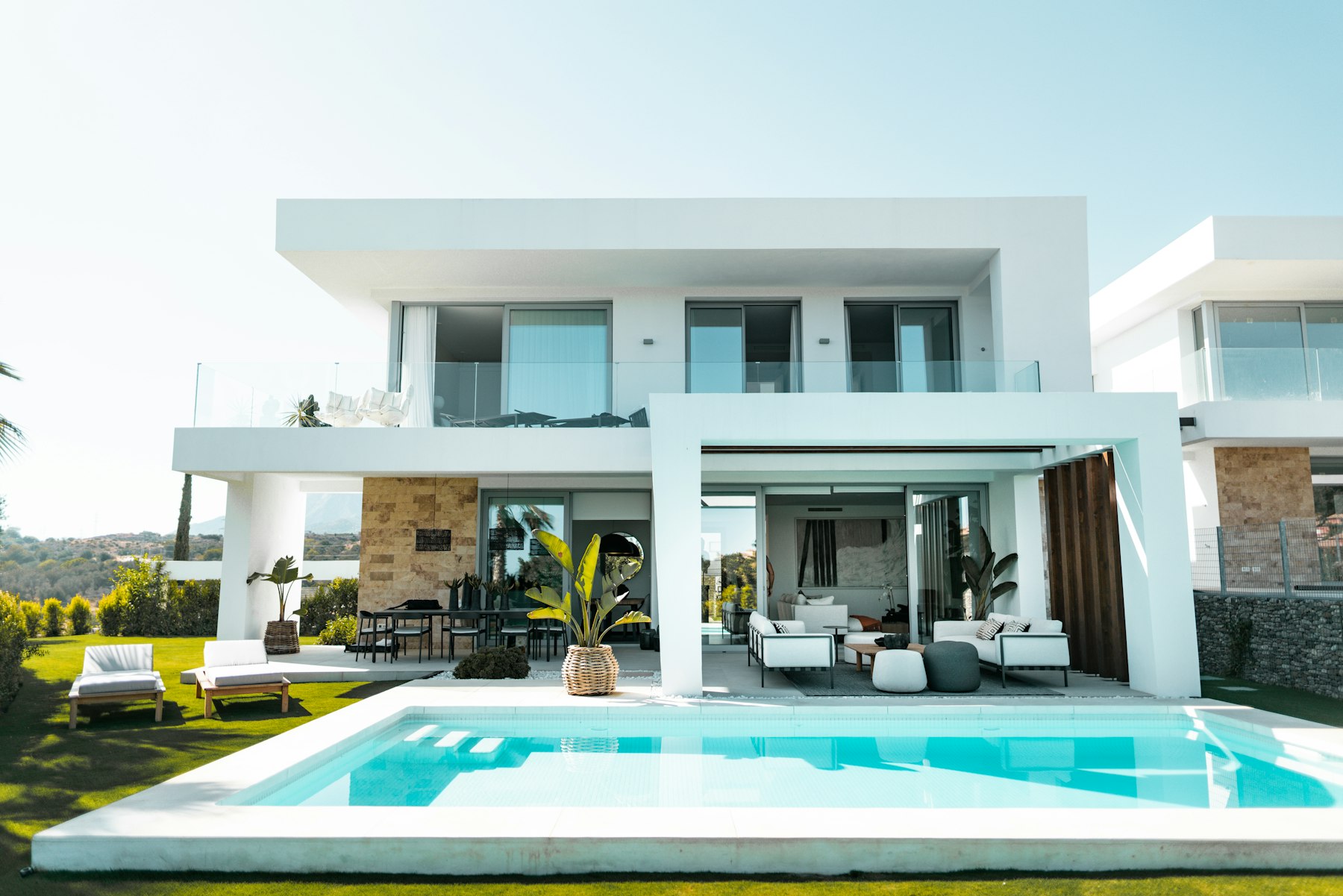 Contemporary villa with pool, daylight